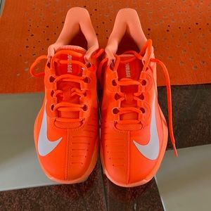 Nike hard court tennis shoes